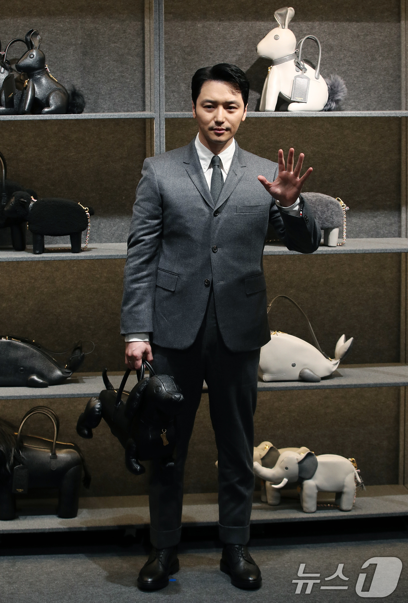 (서울=뉴스1) 권현진 기자 = 배우 변오한이 26일 오후 서울 성동구 성수동 한 플래그십 스토어에서 열린 패션 브랜드 행사에 참석해 포즈를 취하고 있다. 2024.9.26/뉴스1 …