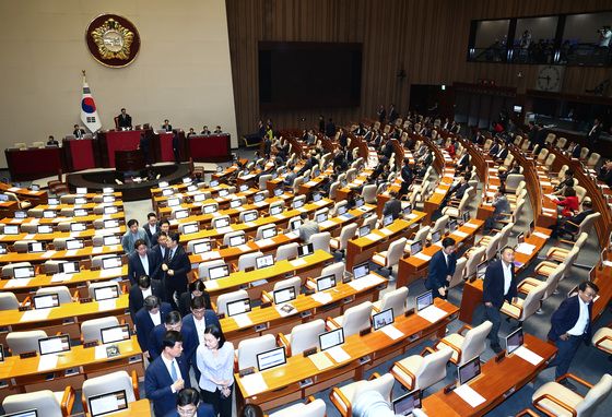 이재명 "中은 소비쿠폰 지급"…국힘 "중국식 경제가 목표냐"(종합)