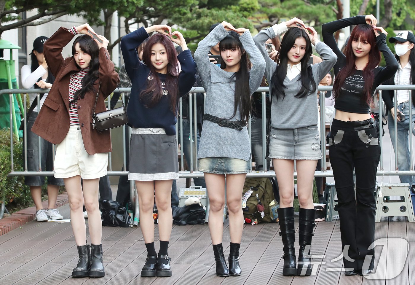 본문 이미지 - 피프티피프티 문샤넬(왼쪽부터)과 예원, 키나, 아테나, 하나/뉴스1 ⓒ News1 권현진 기자