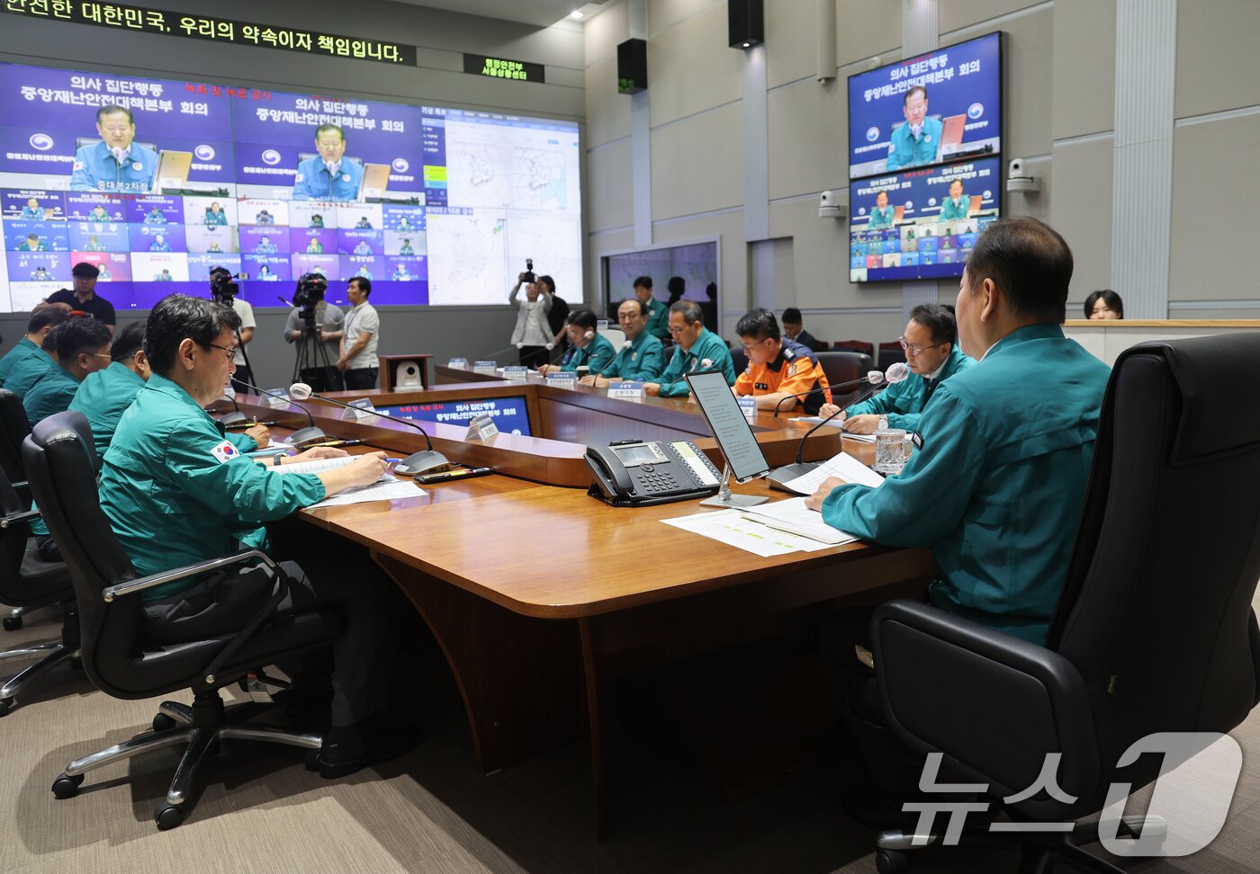 본문 이미지 - 이상민 행정안전부 장관이 27일 서울 종로구 정부서울청사에서 열린 의사 집단행동 중앙재난안전대책본부 회의에서 모두발언을 하고 있다. 2024.9.27/뉴스1 ⓒ News1 허경 기자
