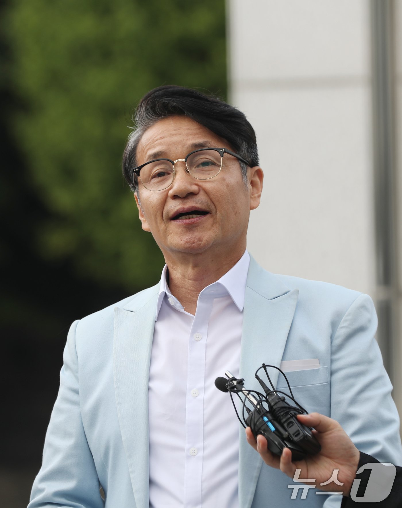 본문 이미지 - 최재영 목사가 27일 오전 경기 수원시 장안구 경기남부경찰청에 출석해 공직선거법 위반 혐의 관련 조사를 받기 전 취재진에게 입장을 밝히고 있다. 2024.9.27/뉴스1 ⓒ News1 김영운 기자