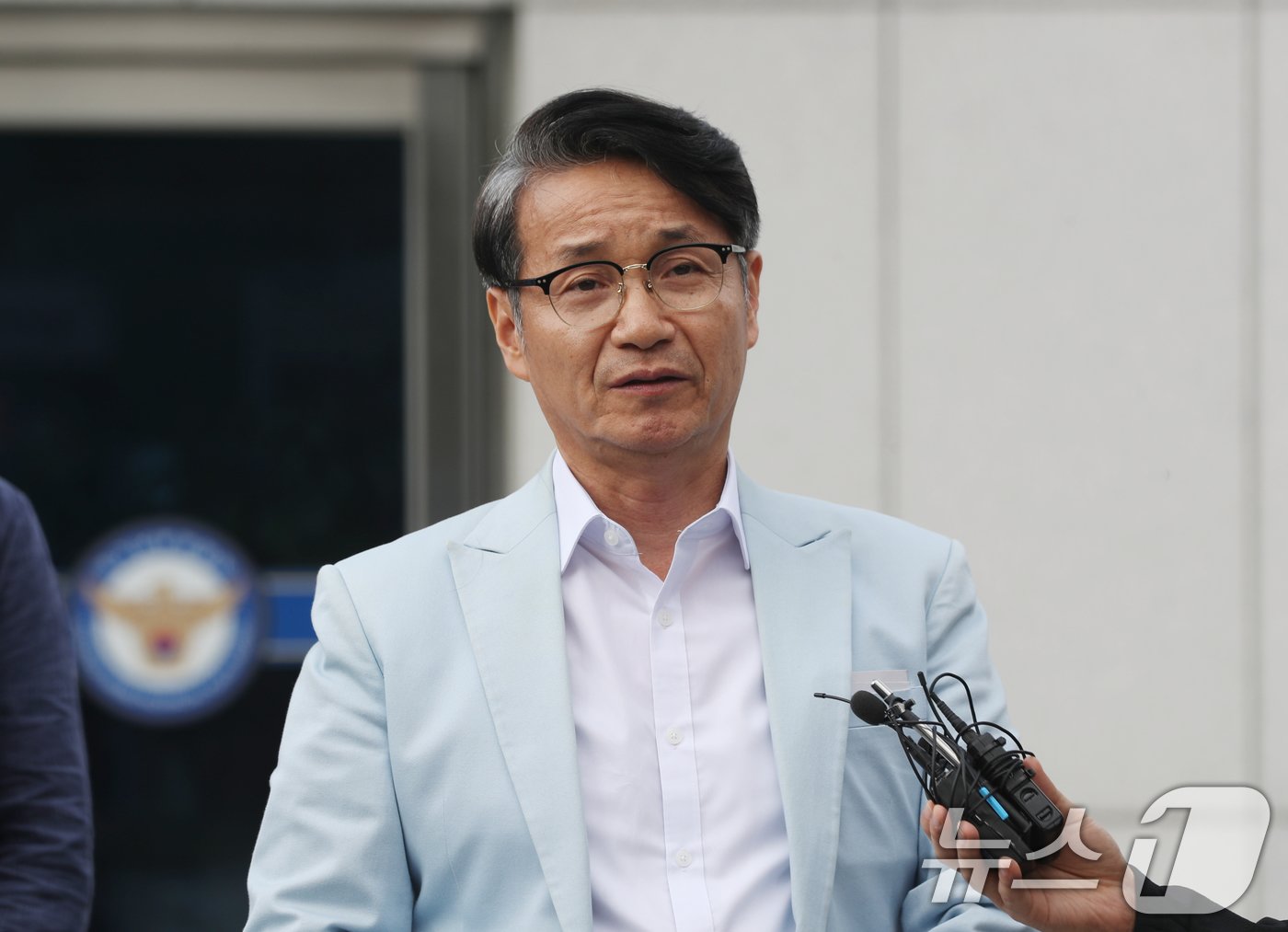 본문 이미지 - 최재영 목사가 27일 오전 경기 수원시 장안구 경기남부경찰청에 출석해 공직선거법 위반 혐의 관련 조사를 받기 전 취재진에게 입장을 밝히고 있다. 2024.9.27/뉴스1 ⓒ News1 김영운 기자