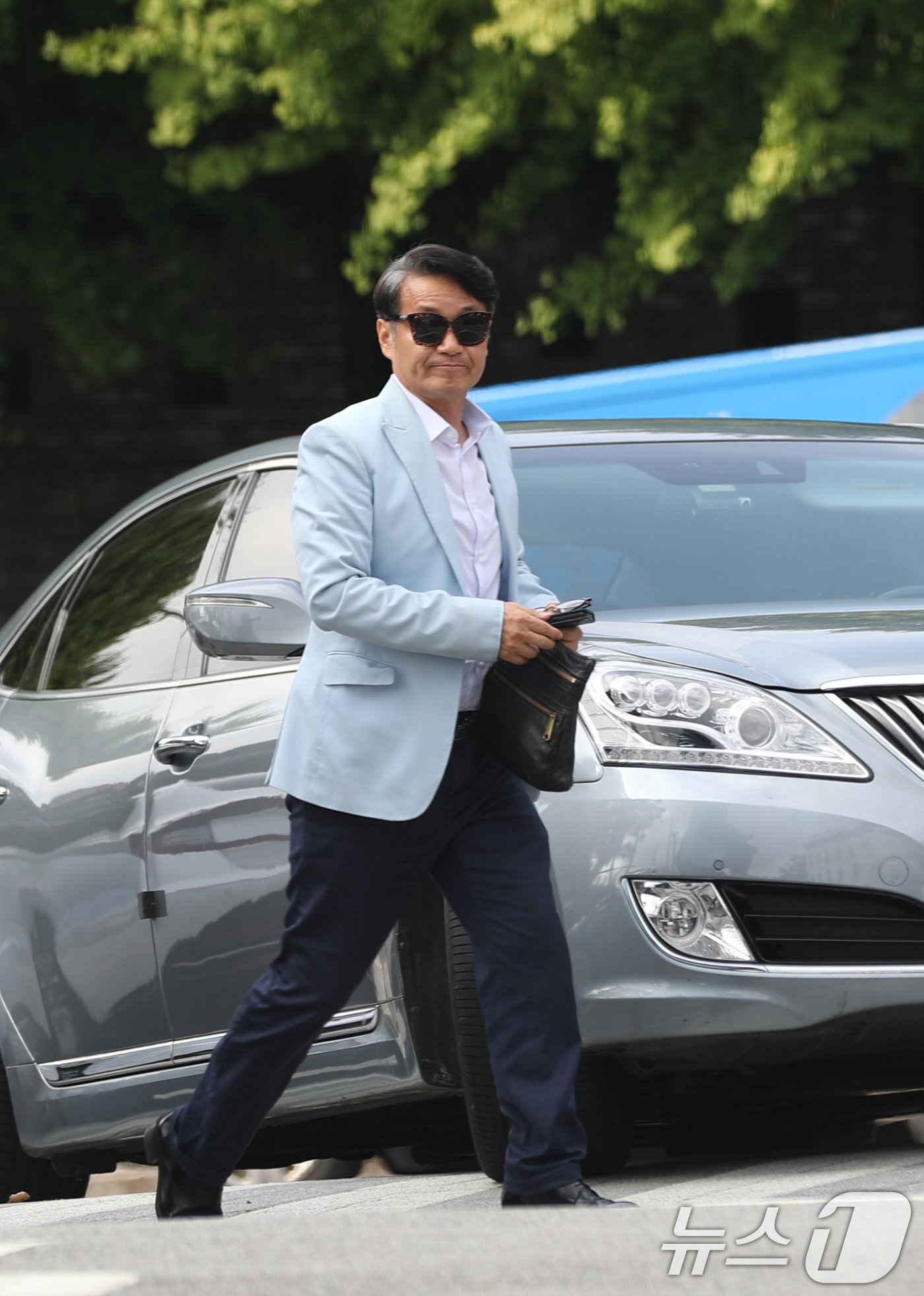 본문 이미지 - 최재영 목사가 27일 오전 경기 수원시 장안구 경기남부경찰청에 공직선거법 위반 혐의 관련 조사를 받기 위해 출석하고 있다. 2024.9.27/뉴스1 ⓒ News1 김영운 기자