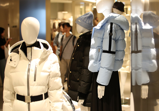"반갑다 최강 한파"…백화점 올해 첫 정기세일 매출 호조
