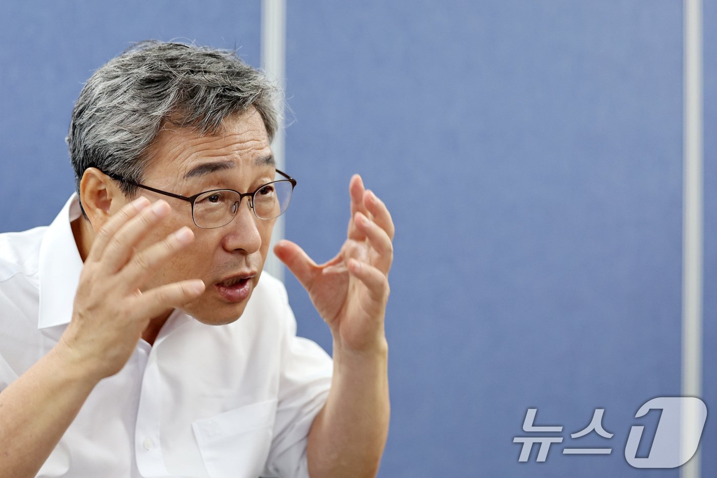 본문 이미지 - 서울시교육감 보궐선거 진보진영 단일 후보인 정근식 서울대 명예교수가 27일 서울 마포구에 마련된 자신의 캠프에서 뉴스1과 인터뷰를 하고 있다. 2024.9.27/뉴스1 ⓒ News1 이동해 기자