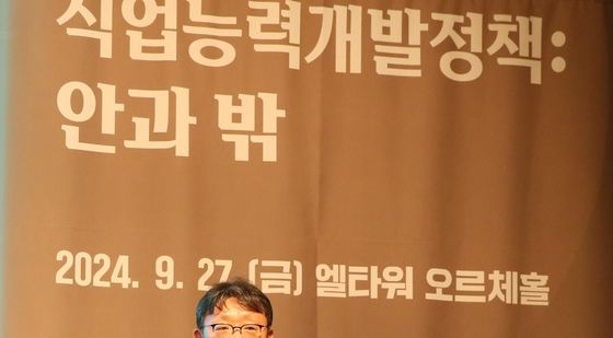 한국직업능력연구원 개원 27주년 기념 심포지엄 참석한 권기섭 위원장