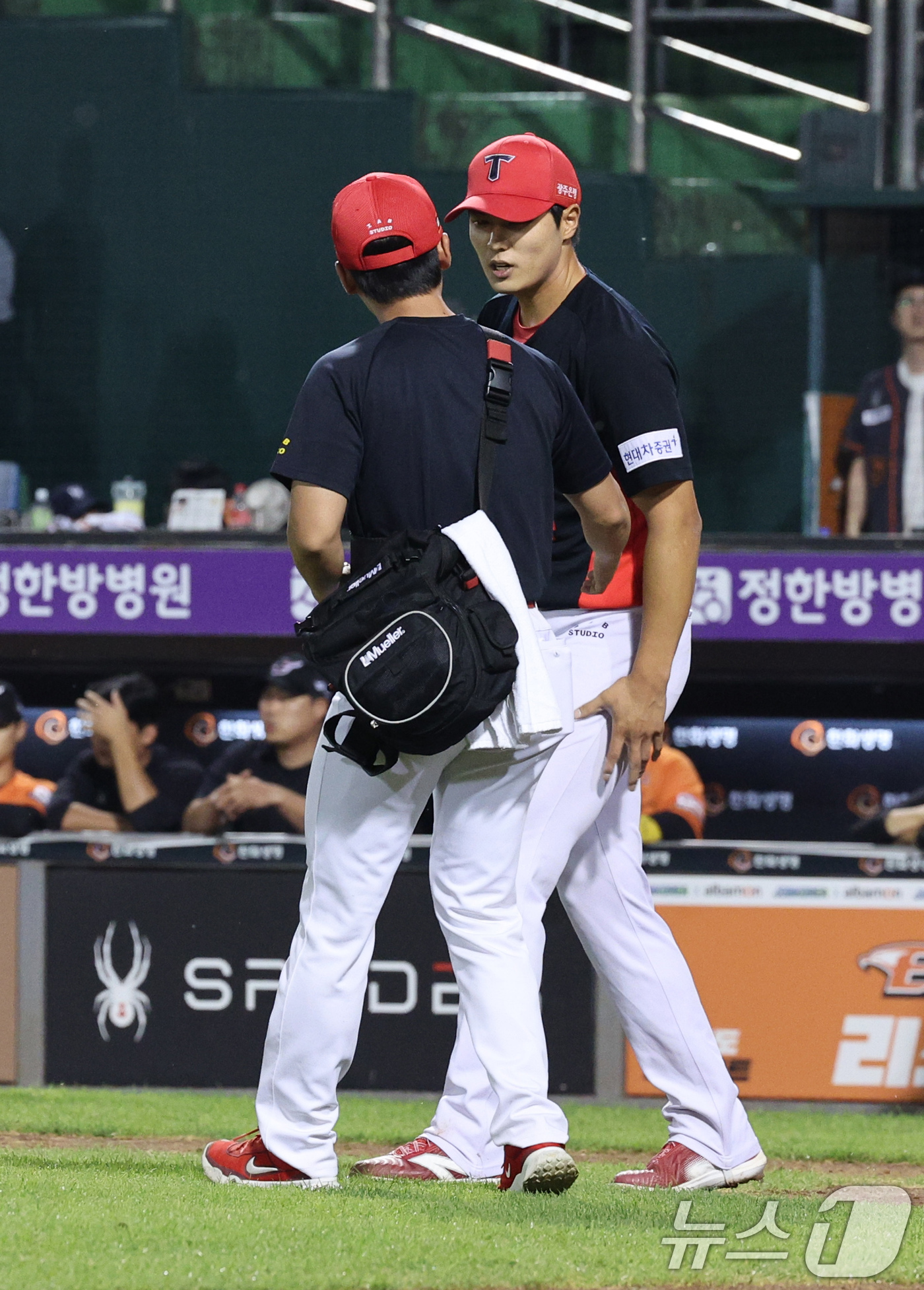 (대전=뉴스1) 장수영 기자 = 27일 오후 대전 한화생명 이글스파크에서 열린 프로야구 '2024 신한 SOL 뱅크 KBO리그' KIA 타이거즈와 한화 이글스의 경기, 7회말 KI …