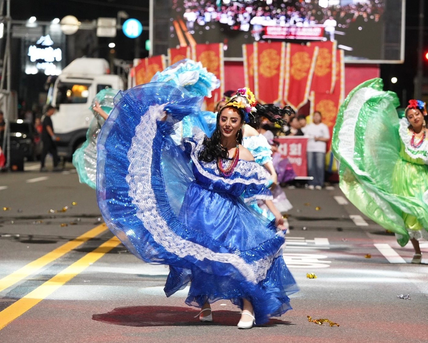 본문 이미지 - '천안흥타령춤축제' 거리퍼레이드. (천안시청 제공)