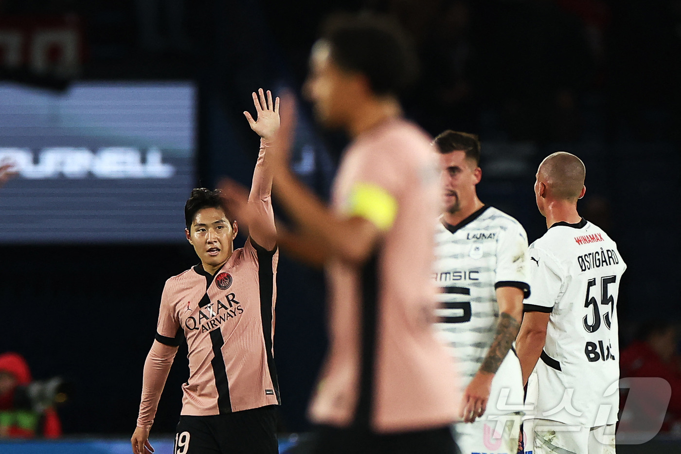 (AFP=뉴스1) = 파리 생제르맹(PSG)의 이강인이 28일(한국시간) 프랑스 파리의 파르크 데 프랭스에서 열린 스타드 렌과의 2024-2025 프랑스 리그1 6라운드 홈 경기에 …