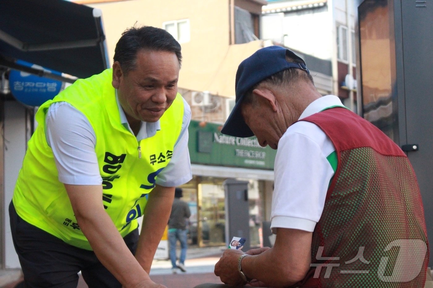 10·16 전남 영광군수 재선거에 무소속으로 출마한 오기원 후보가 지지를 호소하고 있다.&#40;캠프 제공&#41;2024.9.28./뉴스1