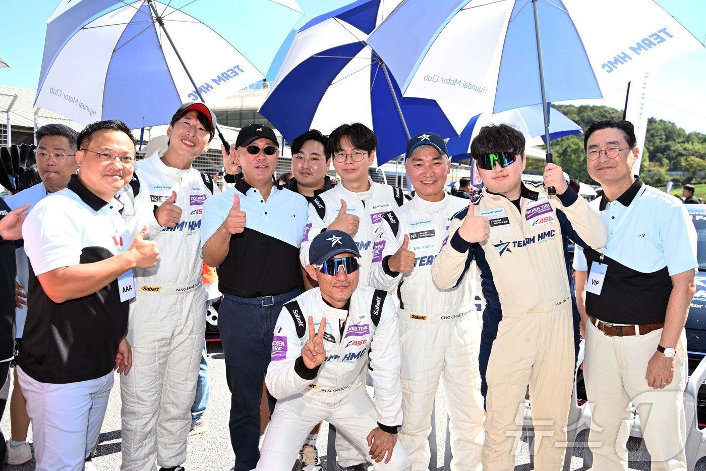 본문 이미지 - 정의선 현대차그룹 회장이 28일 경기 용인 스피드웨이에서 열린 '현대 N 페스티벌' 4라운드 현장을 방문했다.(독자 제공) 