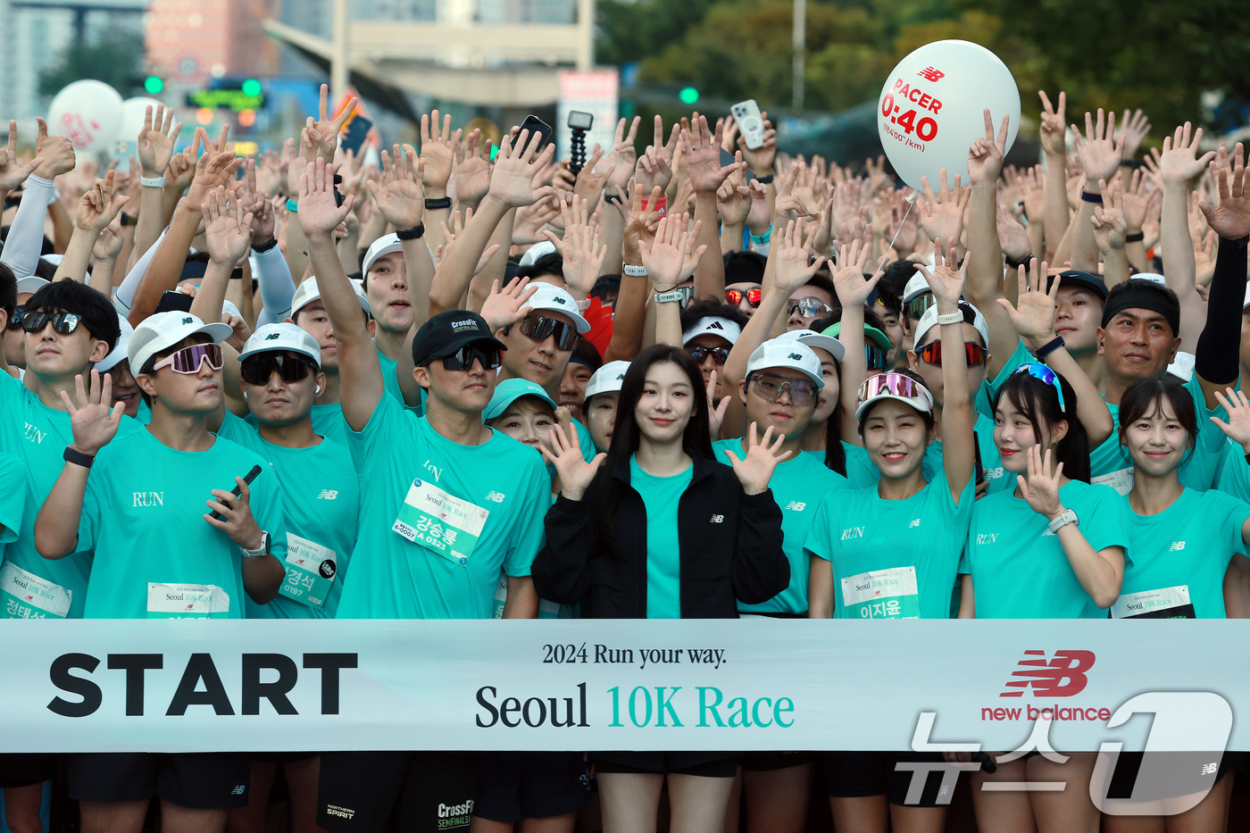 (서울=뉴스1) 박정호 기자 = 29일 오전 서울 영등포구 여의도공원 문화의마당에서 열린 2024 뉴발란스 마라톤 런 유어 웨이(Run Your Way)에서 뉴발란스 우먼스 뮤즈 …