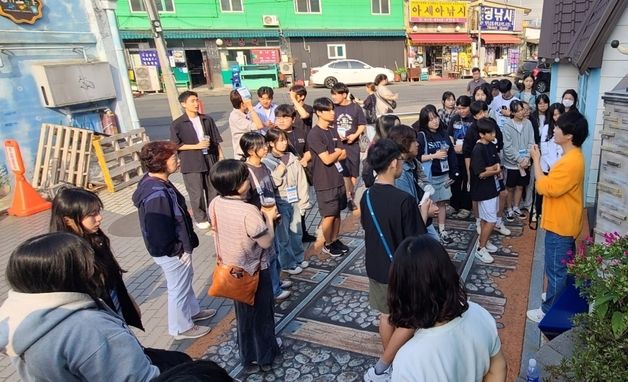 충북 중고교생·교사 49명 서울·인천서 3박4일 문학기행