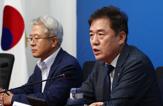 조국혁신당 "부산 후보 단일화 더 이상 얘기 않겠다…문은 열려 있어"