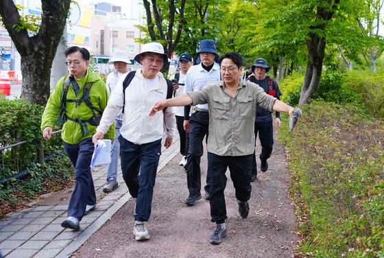 광주 도시철도 2호선 17㎞ 걸으며 '대자보 도시' 현장토론