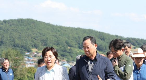 송미령 농림축산식품부 장관, 배추 작황 상태 점검