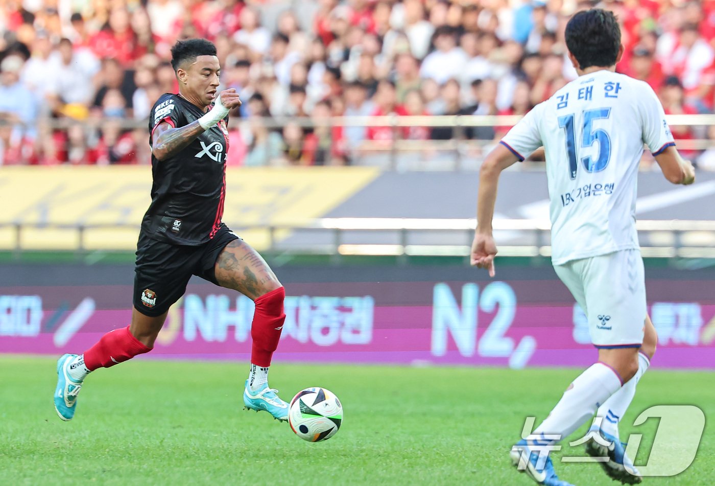본문 이미지 - 29일 오후 서울 마포구 서울월드컵경기장에서 열린 하나은행 K리그1 2024 32라운드 FC서울과 수원FC의 경기, 서울 린가드가 공격을 시도하고 있다. 2024.9.29/뉴스1 ⓒ News1 김도우 기자