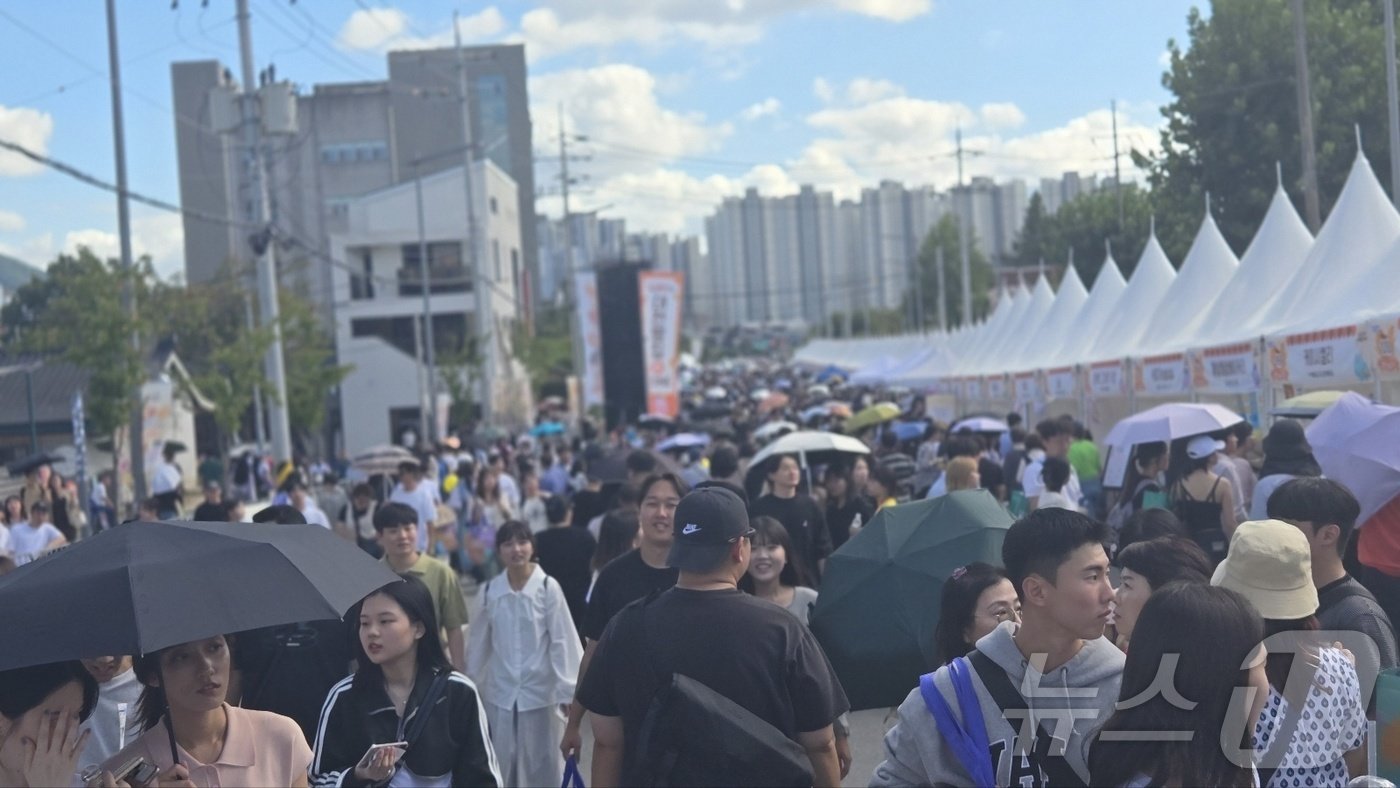 29일 대전 동구 소제동에서 &#39;2024 대전 빵축제&#39;가 열려 관람객들로 붐비고 있다. 2024.9.29 /뉴스1 ⓒ News1 허진실 기자 