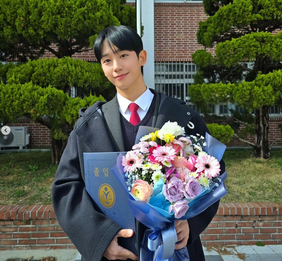 본문 이미지 - 정해인 인스타그램