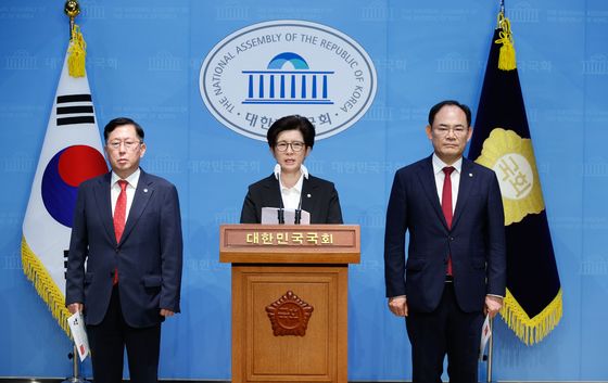 [국감현장]김병주, '군 골프장' 강선영 두둔…"대면보고 녹취, 국회 무시"