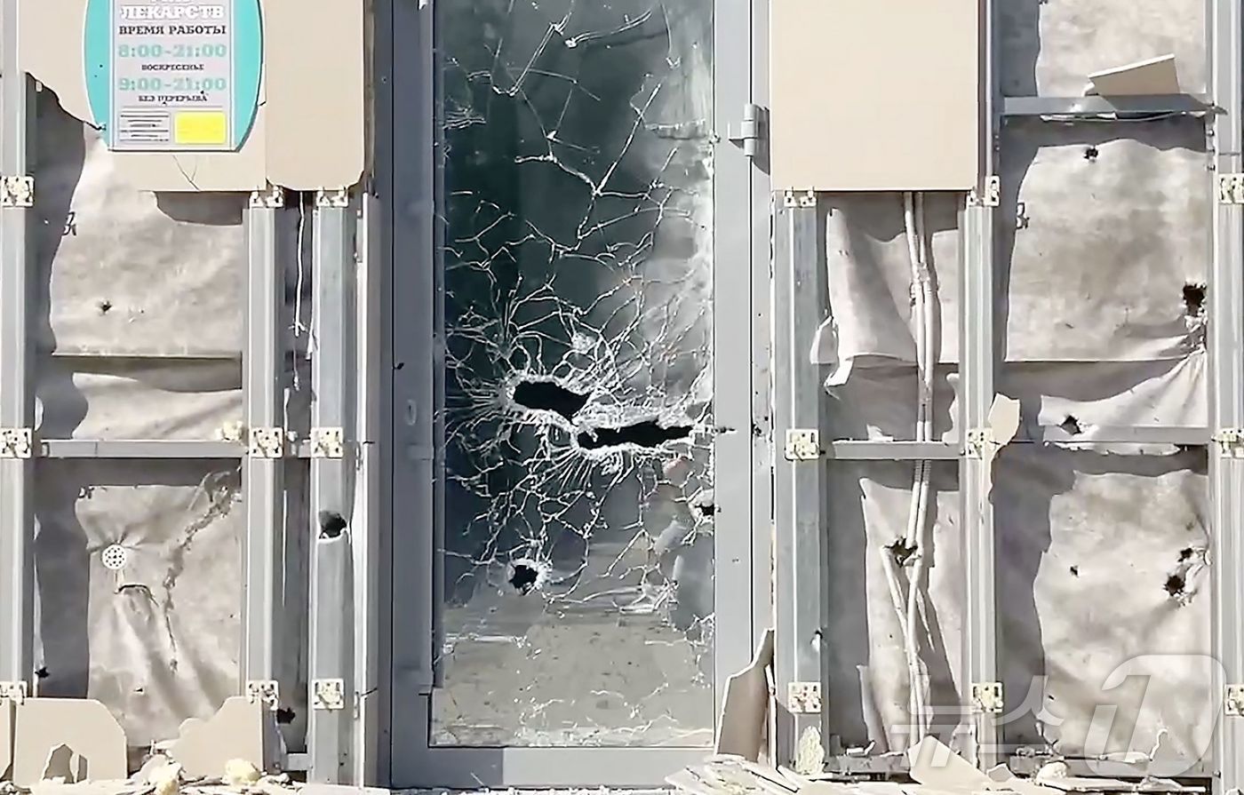 본문 이미지 - 우크라이나 드론 공격을 입은 러시아 벨고로드 건물의 모습. ⓒ AFP=뉴스1 ⓒ News1 유수연 기자