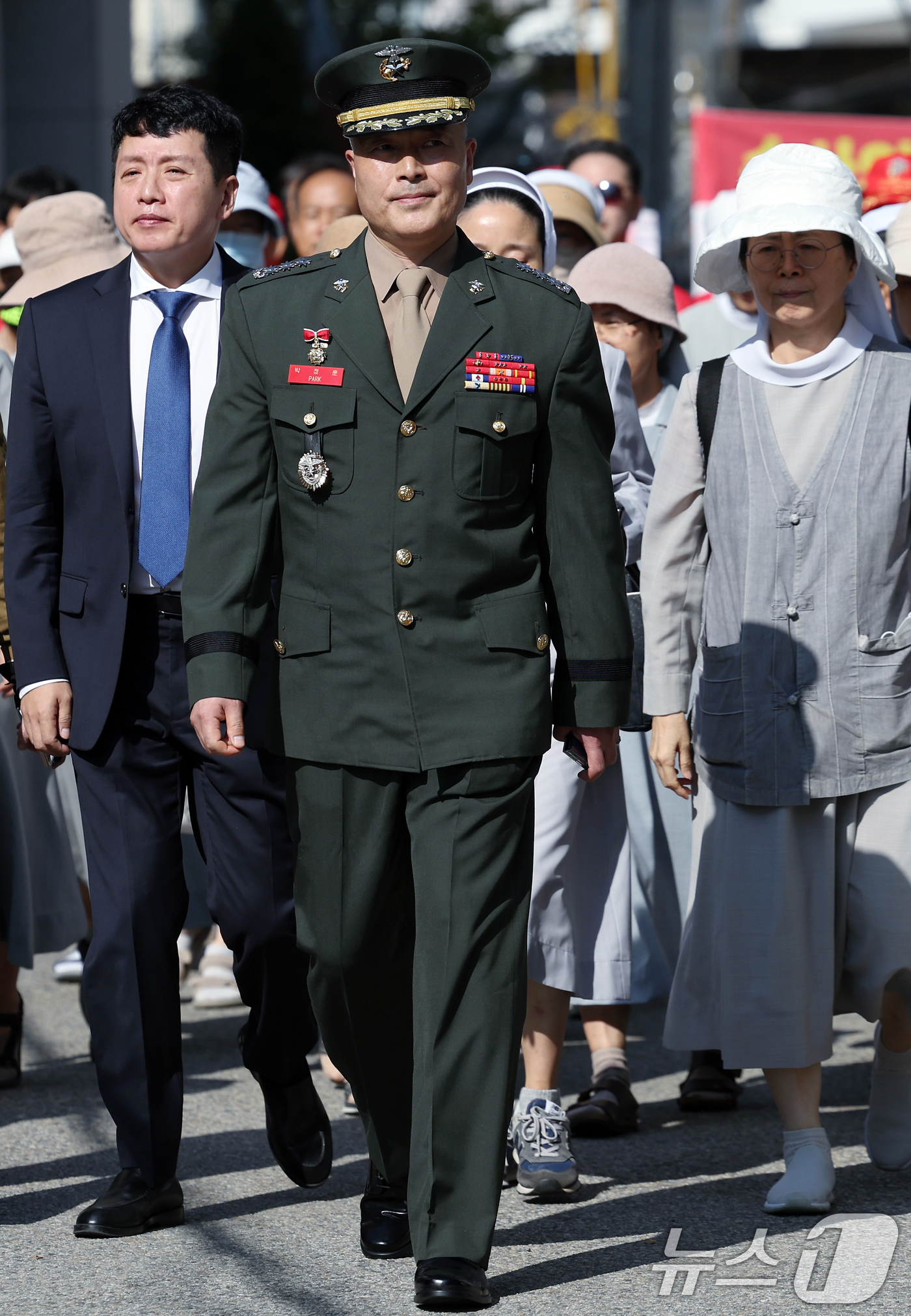 (서울=뉴스1) 박정호 기자 = 채 해병 순직사건 수사 이첩 관련 항명 및 상관명예훼손 혐의로 기소된 박정훈 전 해병대 수사단장(대령)이 3일 오전 서울 용산구 중앙지역군사법원에서 …