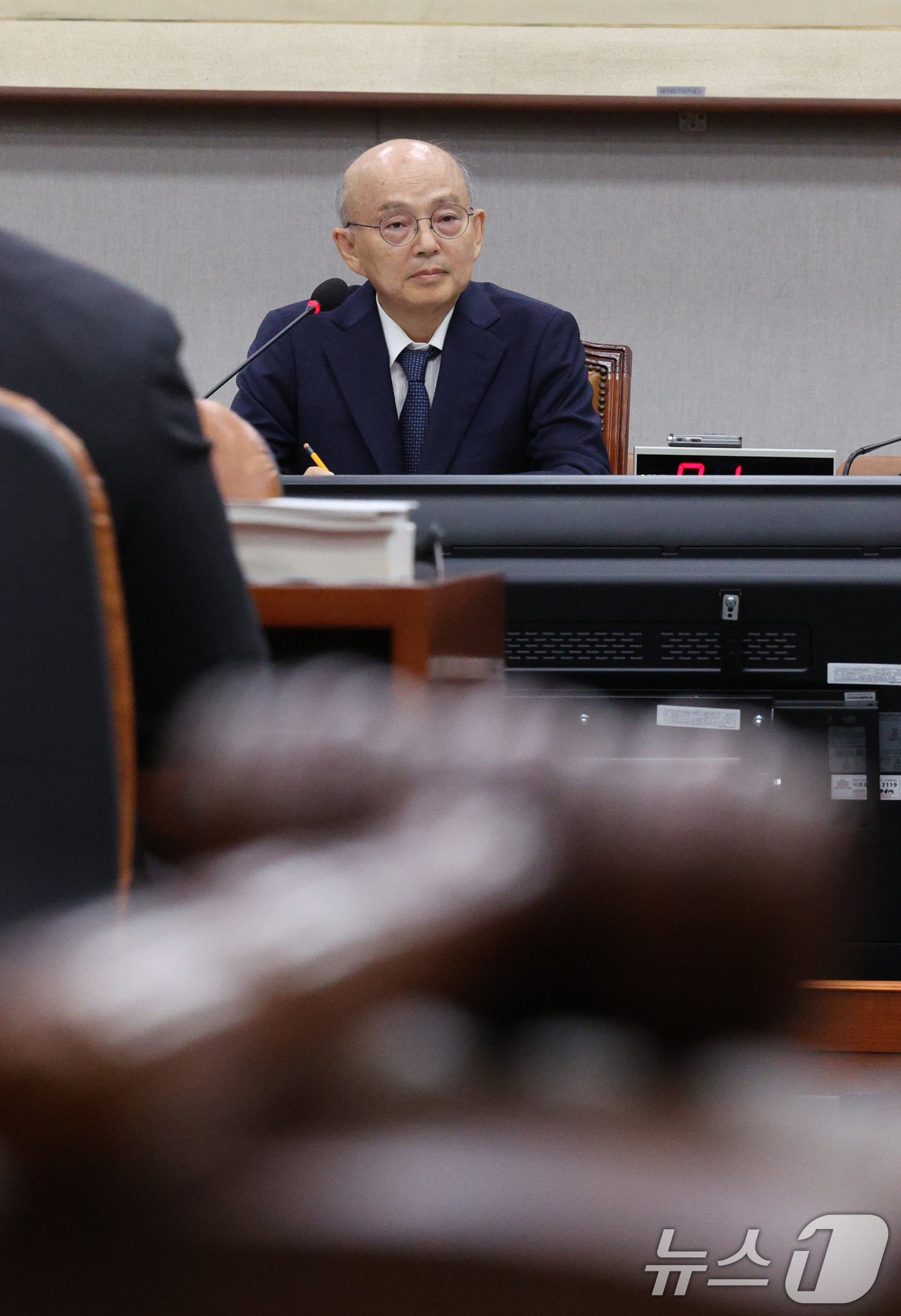 본문 이미지 - 안창호 국가인권위원회 위원장 후보자가 3일 오전 서울 여의도 국회 운영위원회에서 열린 인사청문회에서 의원들의 질의를 듣고 있다. 2024.9.3/뉴스1 ⓒ News1 신웅수 기자