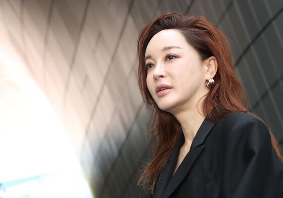 배우 김혜은, 'S대 동문' 유시민 저격? "서울대 학력 이렇게 부끄러운 적 없어"