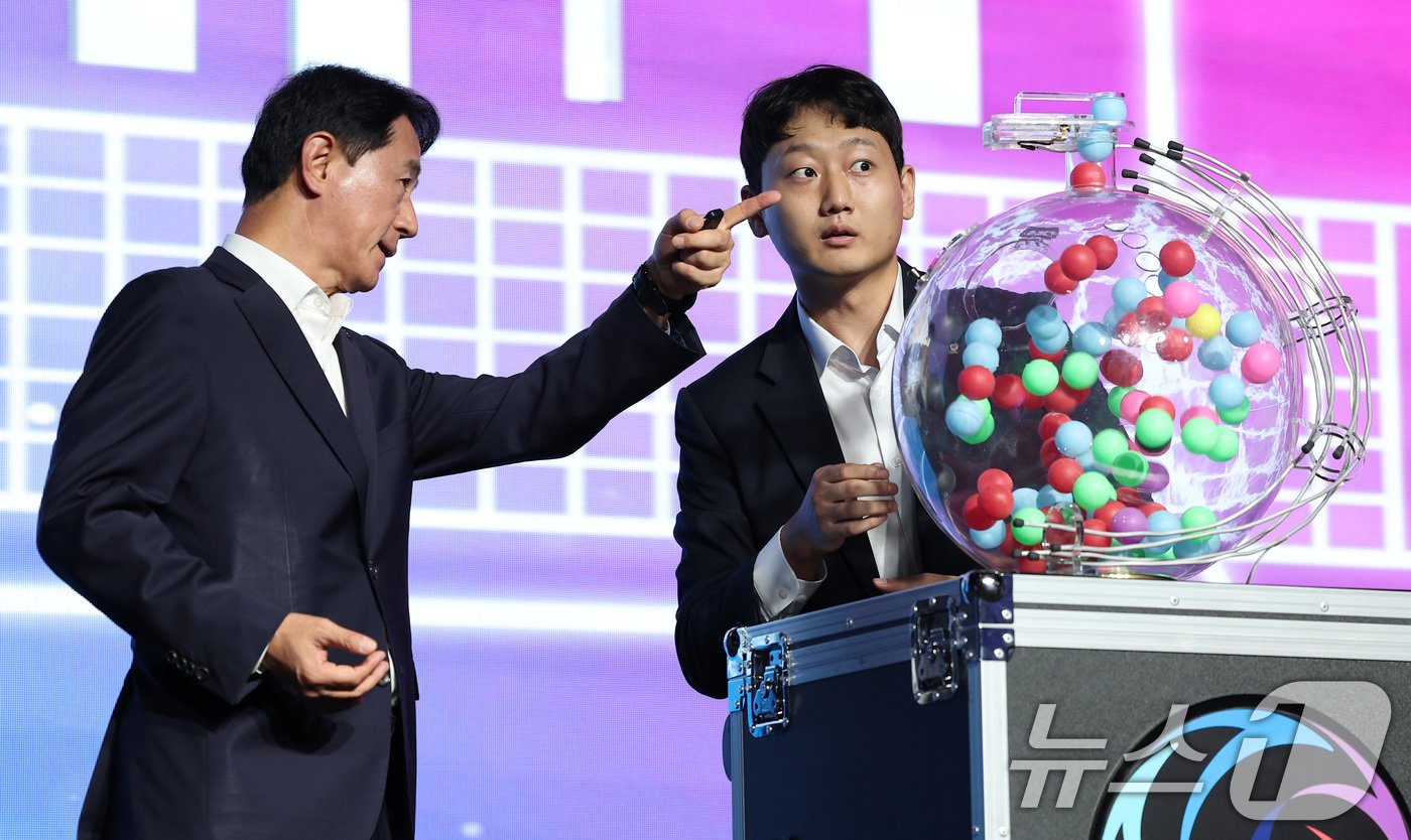 본문 이미지 - 드래프트 추첨 장면 2024.9.3/뉴스1 ⓒ News1 김성진 기자