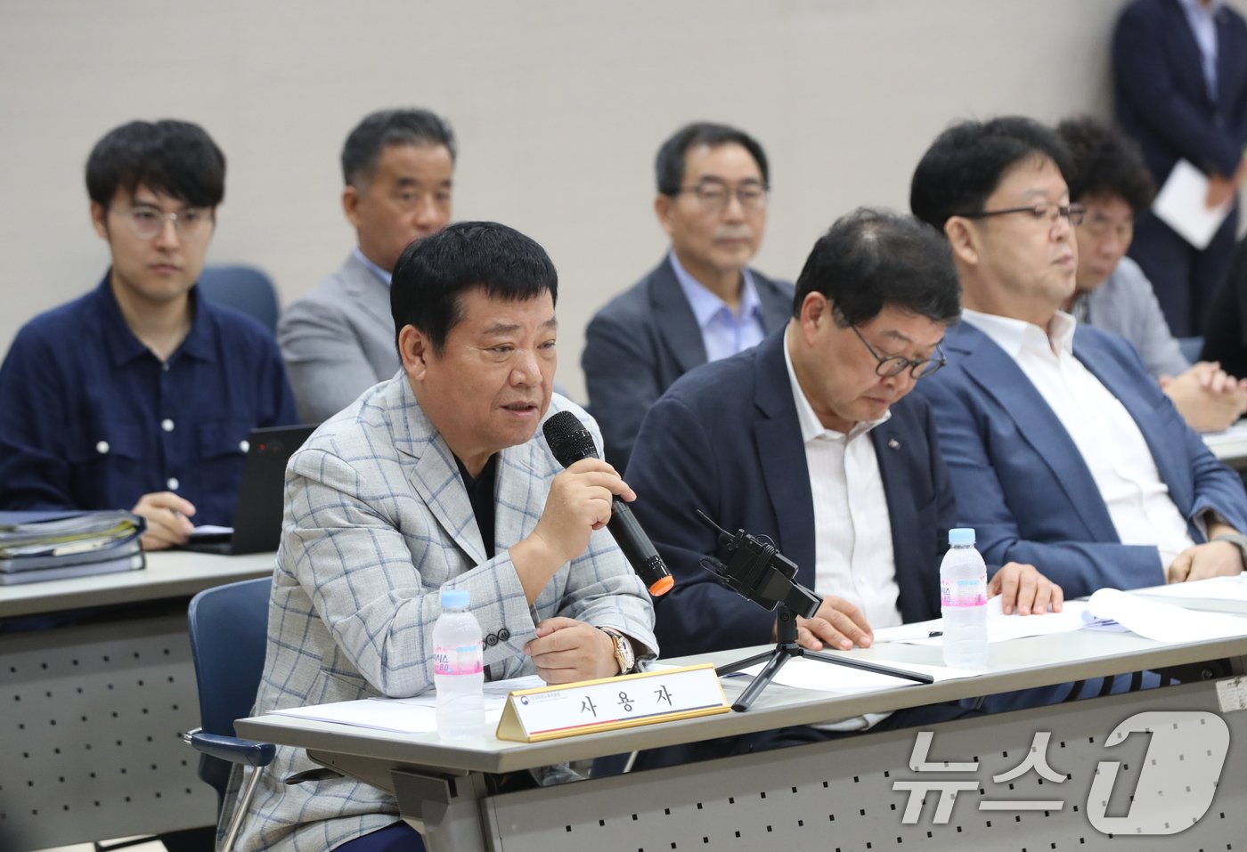 본문 이미지 - 3일 오후 경기 수원시 영통구 경기지방노동위원회에서 경기도버스노동조합협의회(이하 노조)와 경기도버스운송사업조합(이하 사측)의 '2차 조정회의'가 열리고 있다. 노조는 사측과 최종 협상 결렬 시 다음 날인 4일 첫 차부터 전면 총파업에 돌입할 예정이다. 2024.9.3/뉴스1 ⓒ News1 김영운 기자