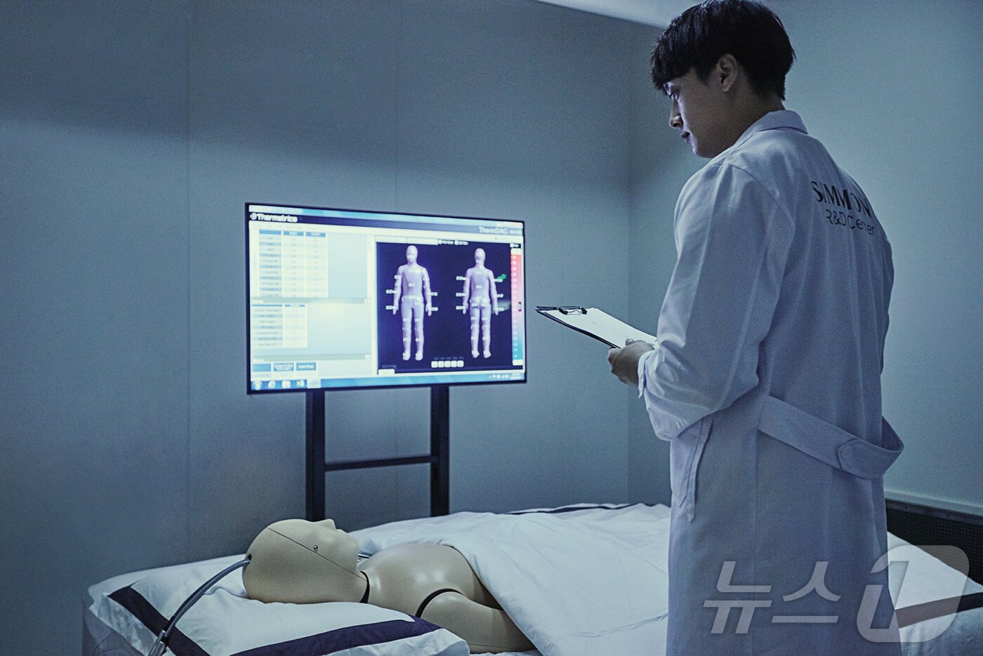 본문 이미지 - 시몬스 수면R&D 센터 내부의 시험기 &#40;시몬스 제공&#41;