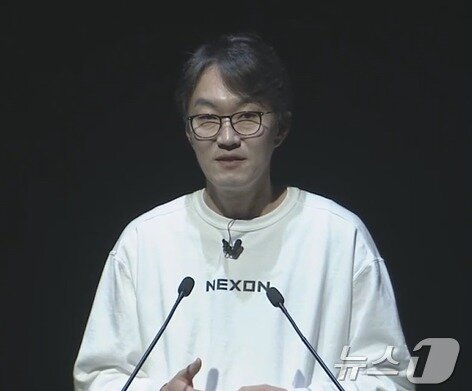본문 이미지 - 이정헌 넥슨 대표가 3일 열린 넥슨 캐피탈 마켓 브리핑에서 발표하고 있다.(생중계 갈무리)