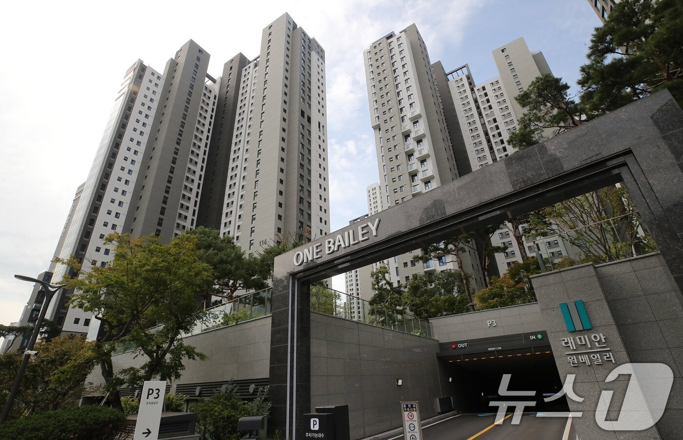 본문 이미지 - 서울 서초구 래미안원베일리 아파트 전경. /뉴스1 ⓒ News1 박세연 기자
