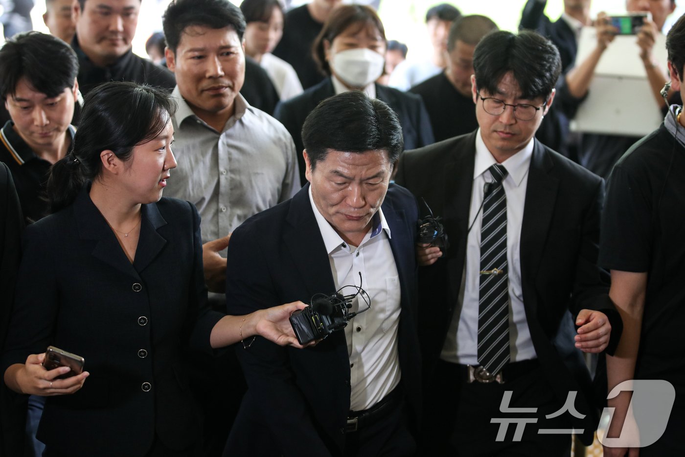 본문 이미지 - 이태원 참사 부실대응 등의 혐의를 받는 이임재 전 용산경찰서장이 30일 오후 서울 마포구 서울 서부지방법원에서 열린 선고공판에 출석하고 있다. 2024.9.30/뉴스1 ⓒ News1 이승배 기자