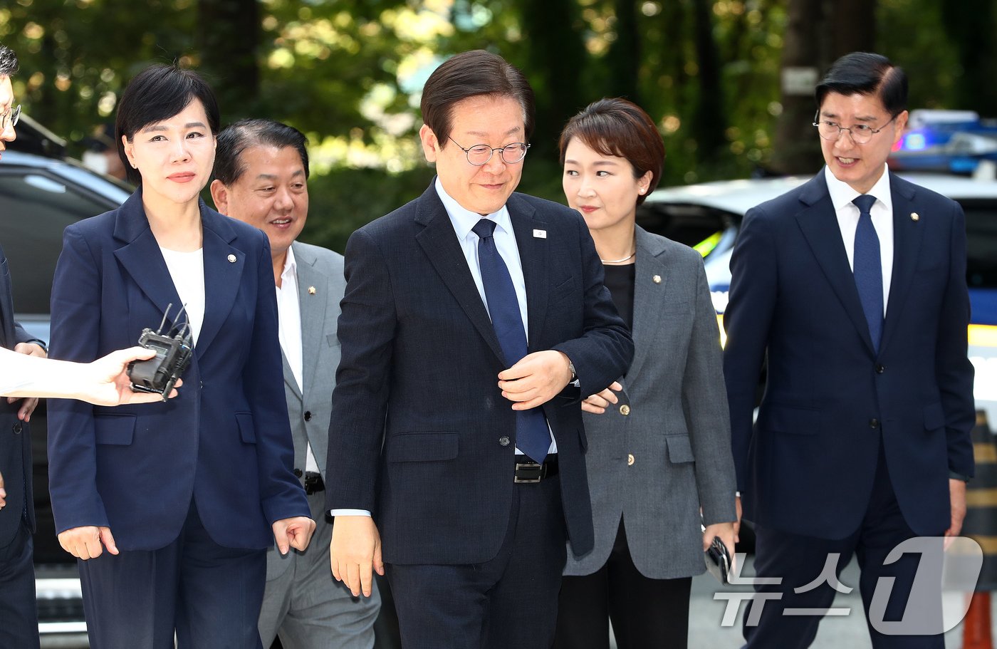 이재명 더불어민주당 대표가 30일 서초구 서울중앙지방법원에서 열린 &#39;위증교사 혐의&#39; 1심 결심 공판에 출석하고 있다. 2024.9.30./뉴스1 ⓒ News1 박세연 기자