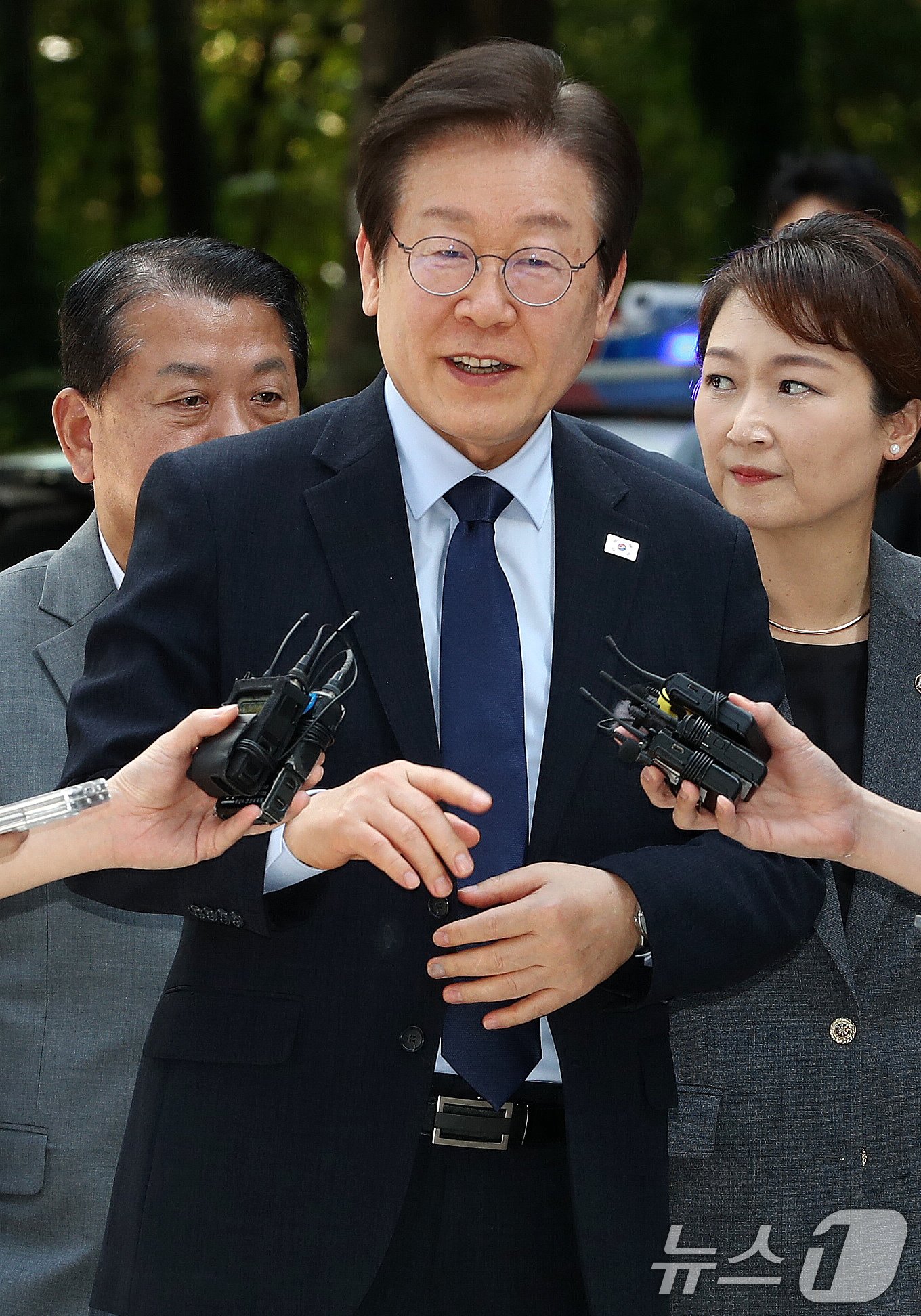 이재명 더불어민주당 대표가 30일 서초구 서울중앙지방법원에서 열린 &#39;위증교사 혐의&#39; 1심 결심 공판에 출석하며 입장을 발표하고 있다. 2024.9.30./뉴스1 ⓒ News1 박세연 기자