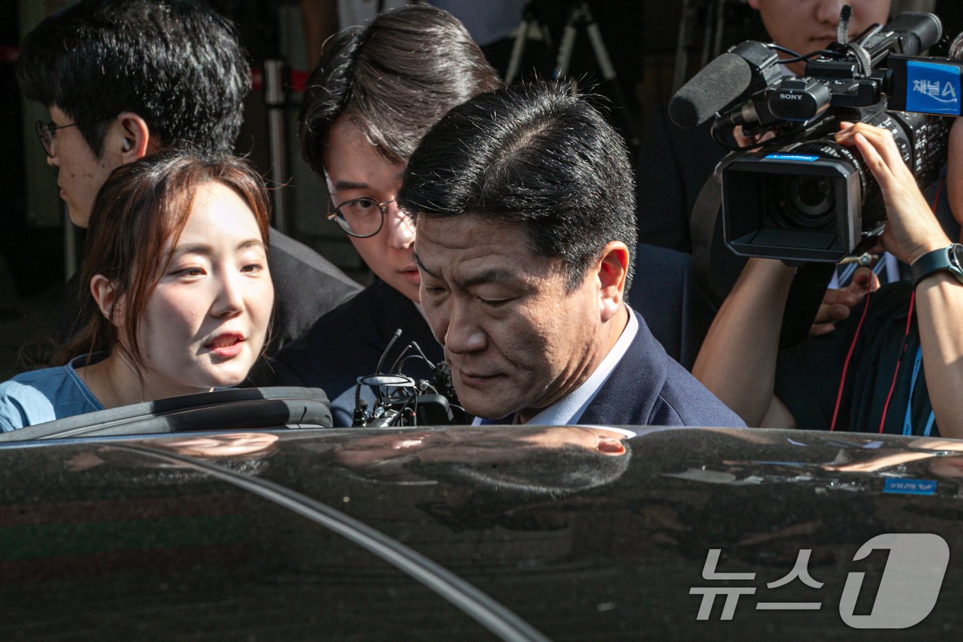 본문 이미지 - 이태원 참사 부실대응 등의 혐의를 받는 이임재 전 용산경찰서장이 30일 오후 서울 마포구 서울 서부지방법원에서 열린 선고공판을 마치고 법원을 나서고 있다.  2024.9.30/뉴스1 ⓒ News1 이승배 기자