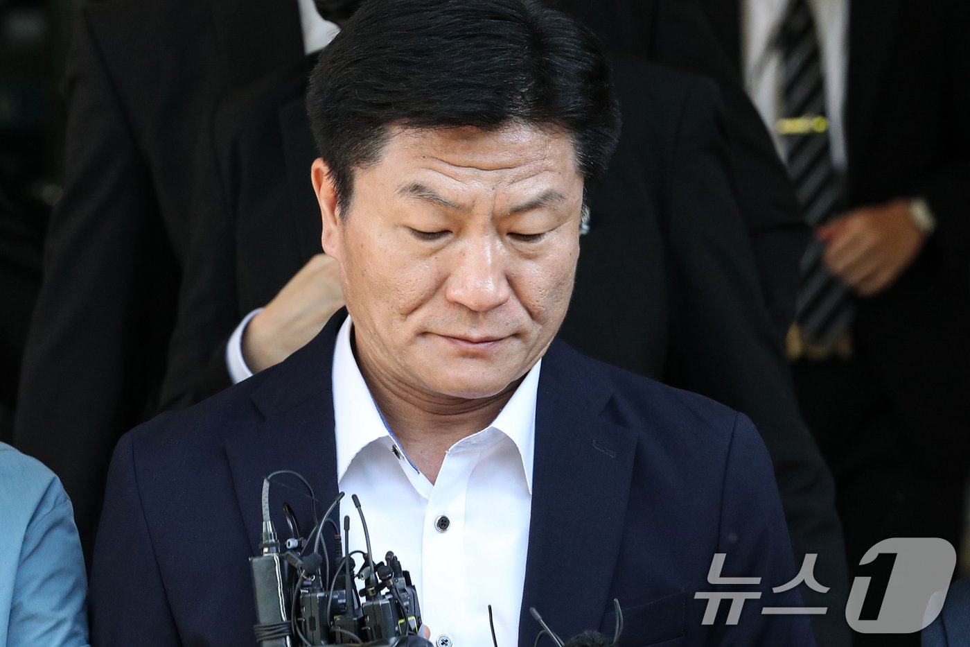 본문 이미지 - 이태원 참사 부실대응 등의 혐의를 받는 이임재 전 용산경찰서장이 30일 오후 서울 마포구 서울 서부지방법원에서 열린 선고공판을 마치고 법원을 나서고 있다2024.9.30/뉴스1 ⓒ News1 이승배 기자