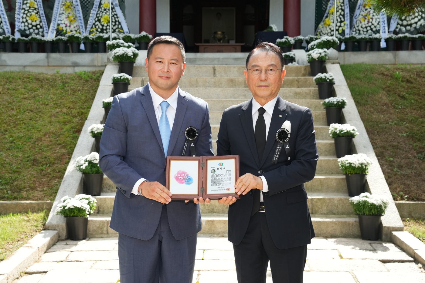 왼쪽부터 론 김 미국 뉴욕주 하원의원, 박상돈 천안시장. &#40;천안시 제공&#41; /뉴스1