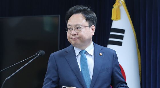 의료개혁 추진 상황 브리핑 나서는 조규홍 장관