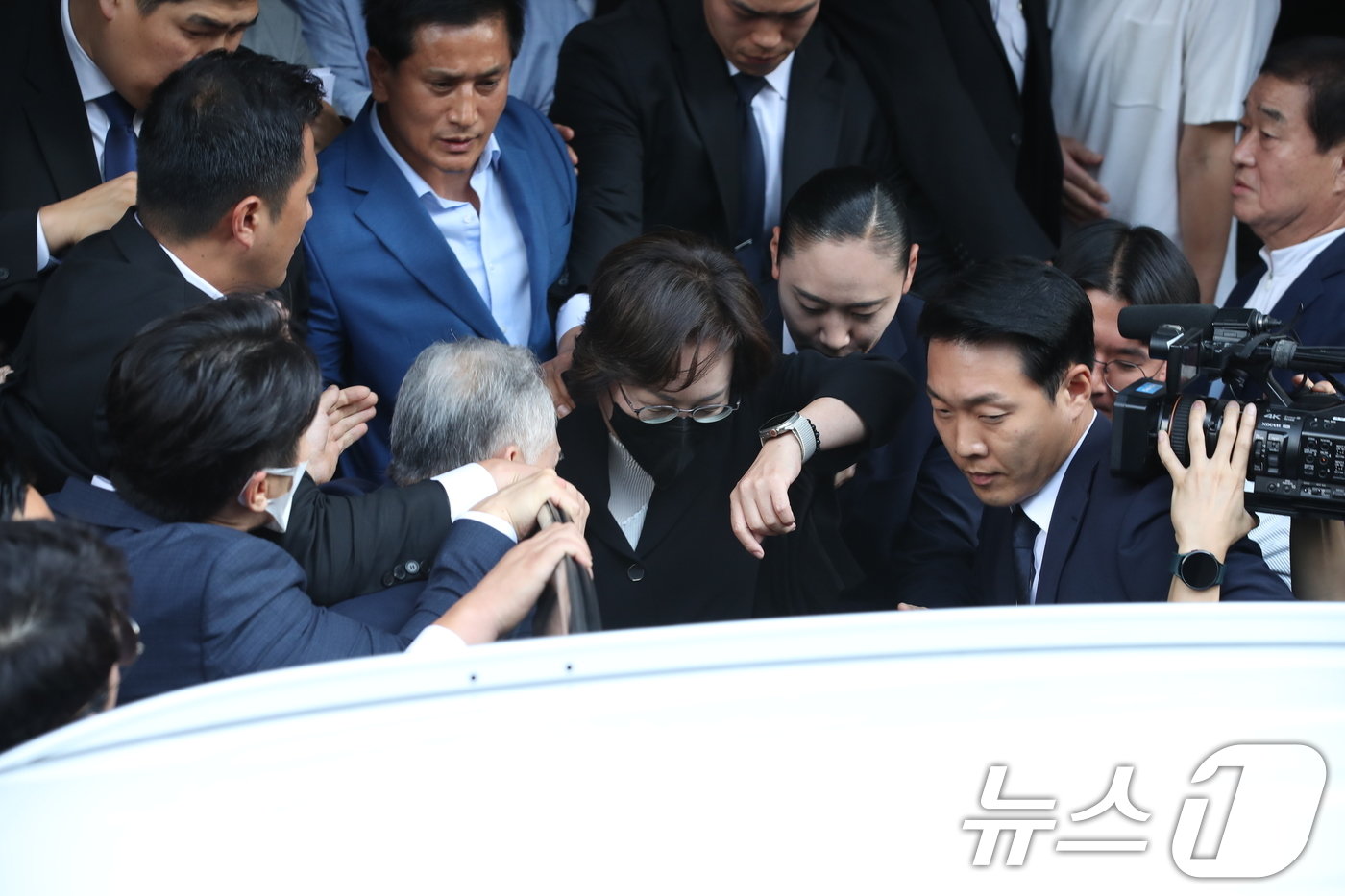 본문 이미지 - 이태원 참사 부실 대응 혐의를 받는 박희영 용산구청장이 30일 오후 서울 마포구 서울 서부지방법원에서 열린 선고공판을 마치고 법원을 나서고 있다. 2024.9.30/뉴스1 ⓒ News1 이승배 기자