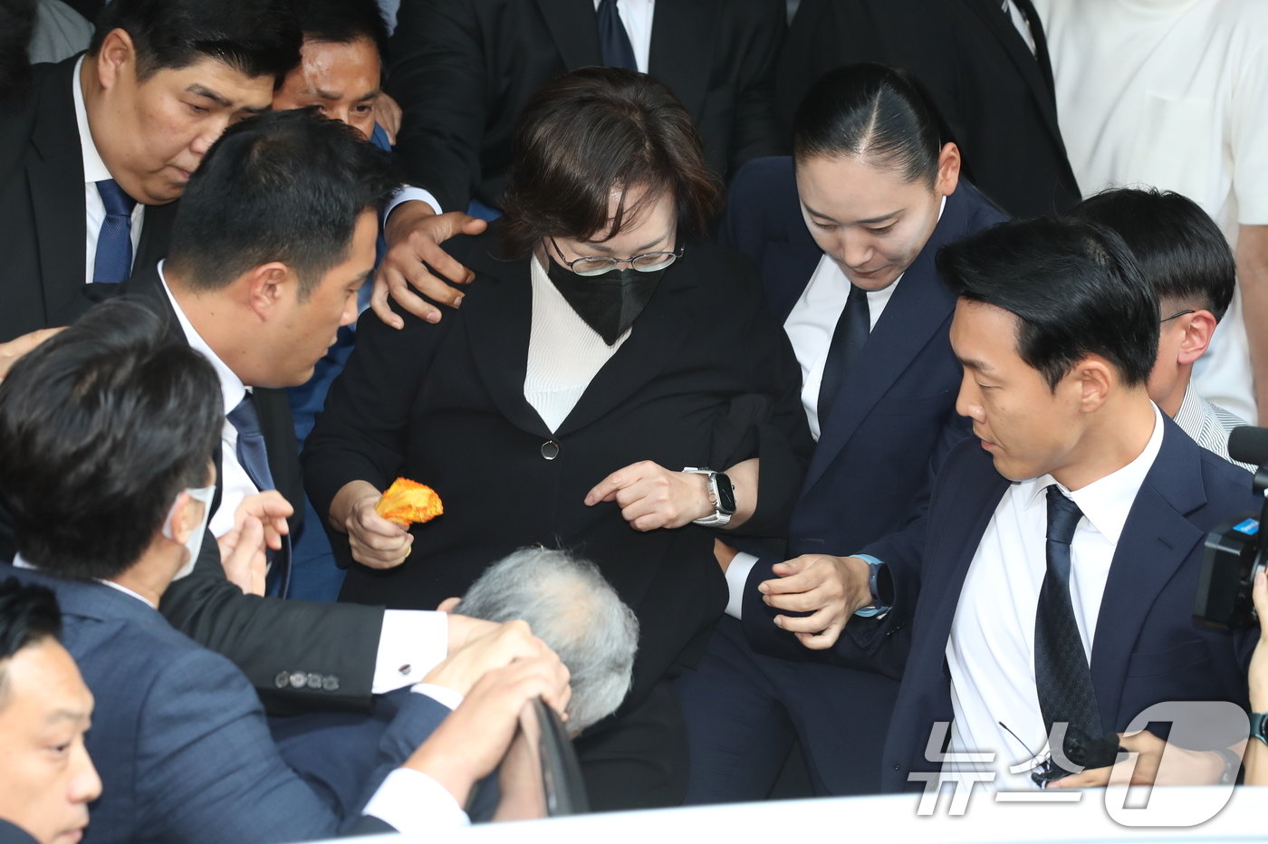 본문 이미지 - 이태원 참사 부실 대응 혐의를 받는 박희영 용산구청장이 30일 오후 서울 마포구 서울 서부지방법원에서 열린 선고공판을 마치고 법원을 나서고 있다. 2024.9.30/뉴스1 ⓒ News1 이승배 기자