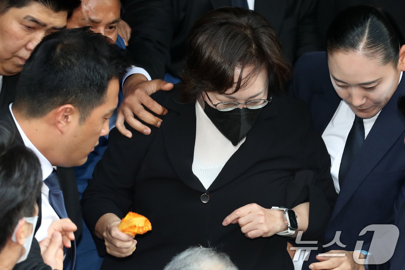 본문 이미지 - 이태원 참사 부실 대응 혐의를 받는 박희영 용산구청장이 30일 오후 서울 마포구 서울 서부지방법원에서 열린 선고공판을 마치고 법원을 나서고 있다. 박 구청장과 용산구청 관계자 3명 모두 무죄를 선고받았다. 2024.9.30/뉴스1 ⓒ News1 이승배 기자