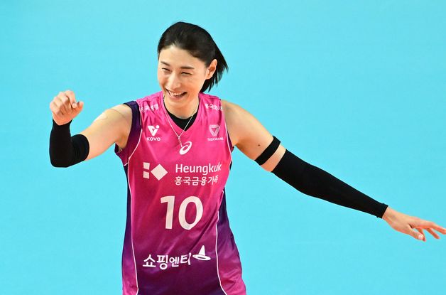 '김연경 17득점' 흥국생명, KOVO컵 첫 경기서 완승