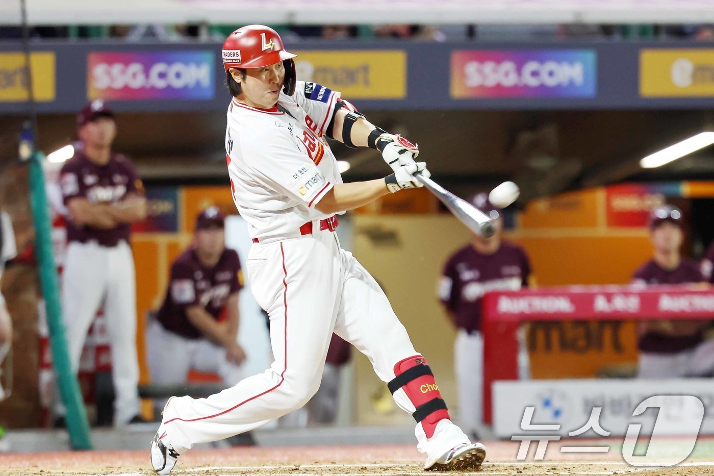 본문 이미지 - 타격하는 SSG 랜더스 최정. 뉴스1 DB ⓒ News1 민경석 기자