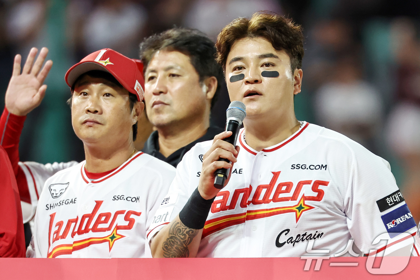 (인천=뉴스1) 민경석 기자 = 30일 오후 인천 미추홀구 SSG 랜더스필드에서 열린 프로야구 '2024 신한 SOL Bank KBO리그' 키움 히어로즈와 SSG 랜더스의 경기가 …