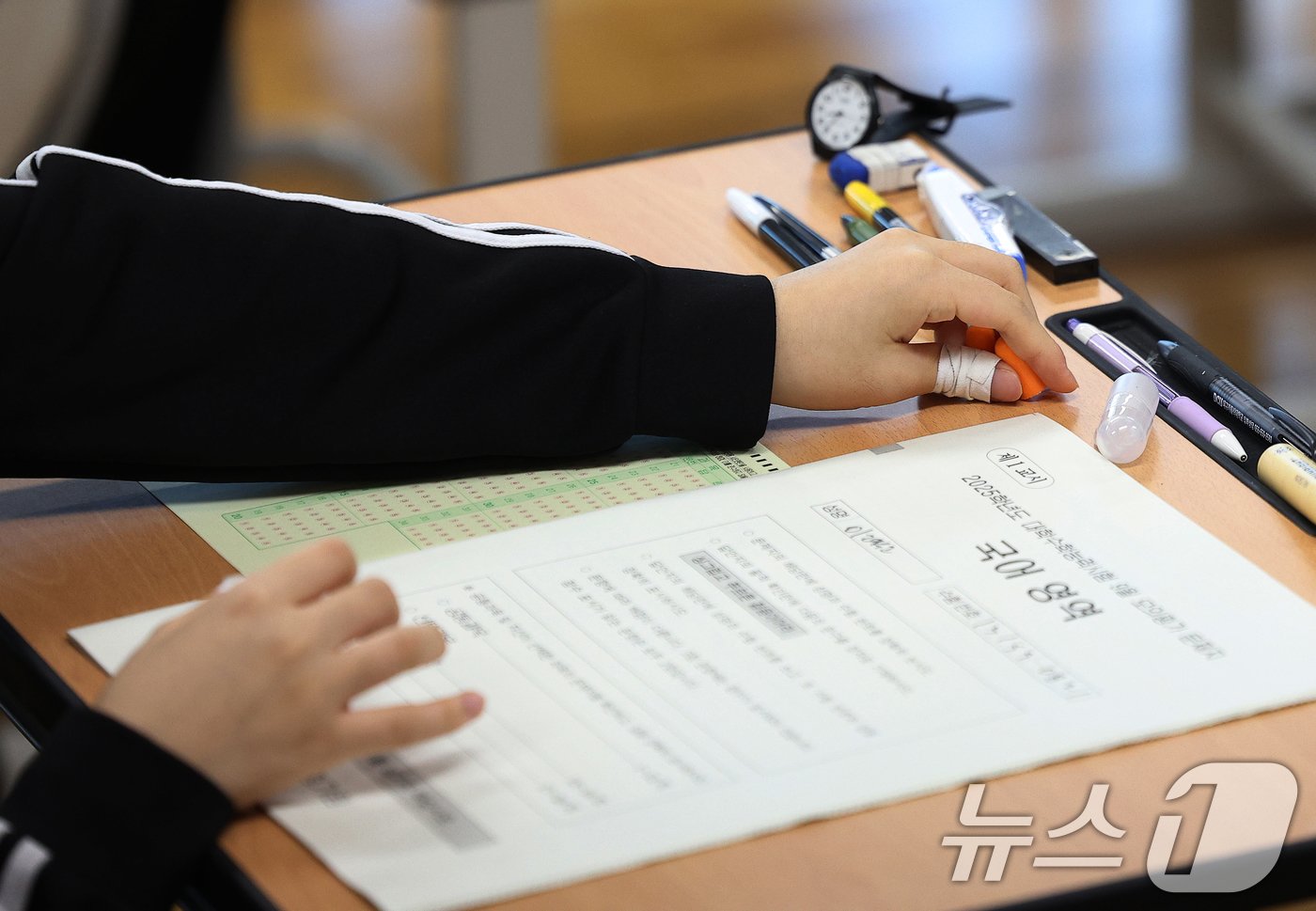 본문 이미지 - 2025학년도 대학수학능력시험 9월 모의평가가 실시된 4일 오전 대구 수성구 동문고등학교 3학년 교실에서 수험생들이 시험 준비를 하고 있다. 2024.9.4/뉴스1 ⓒ News1 공정식 기자