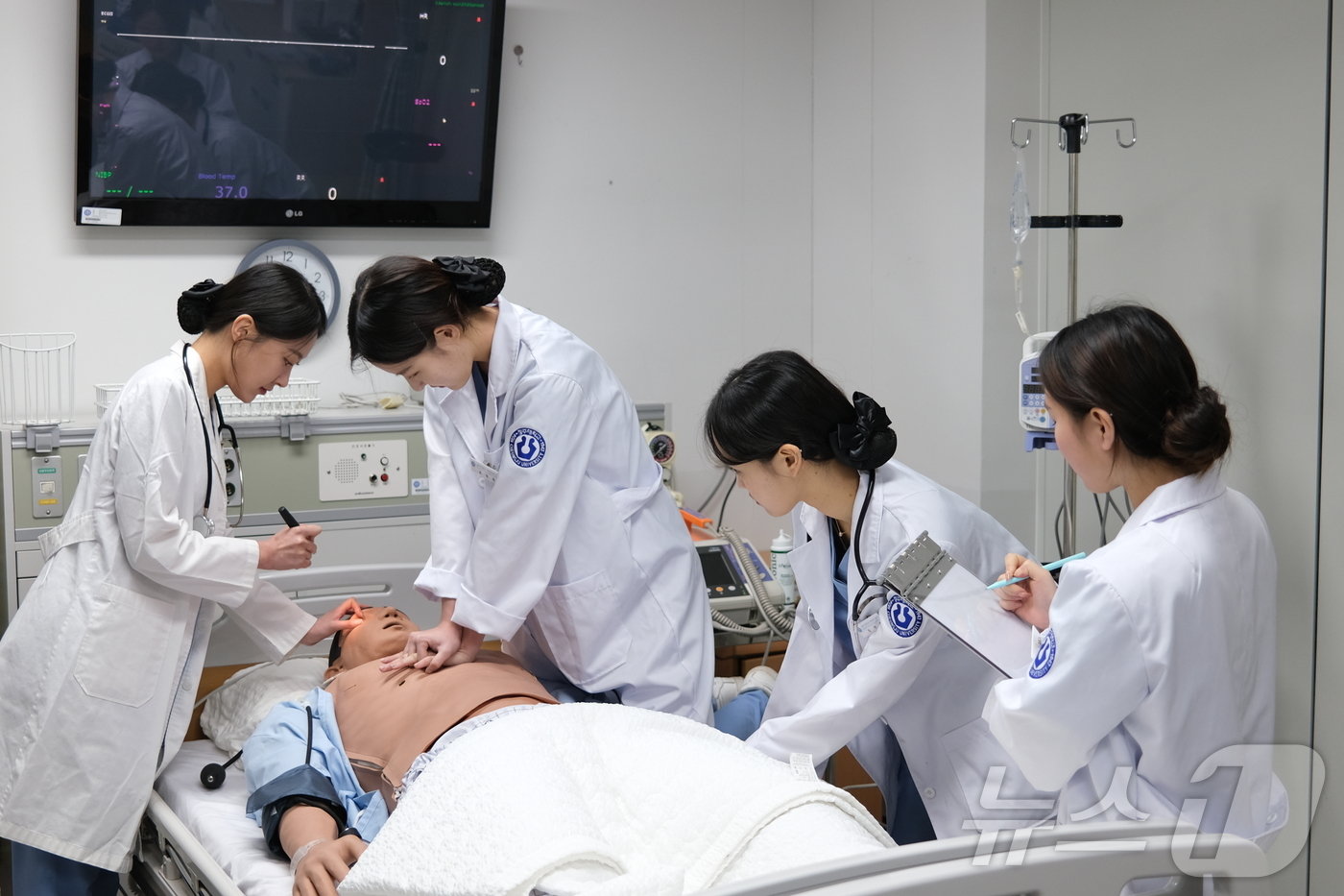 본문 이미지 - 청주대 간호학과 실습 모습.(청주대 제공)/뉴스1