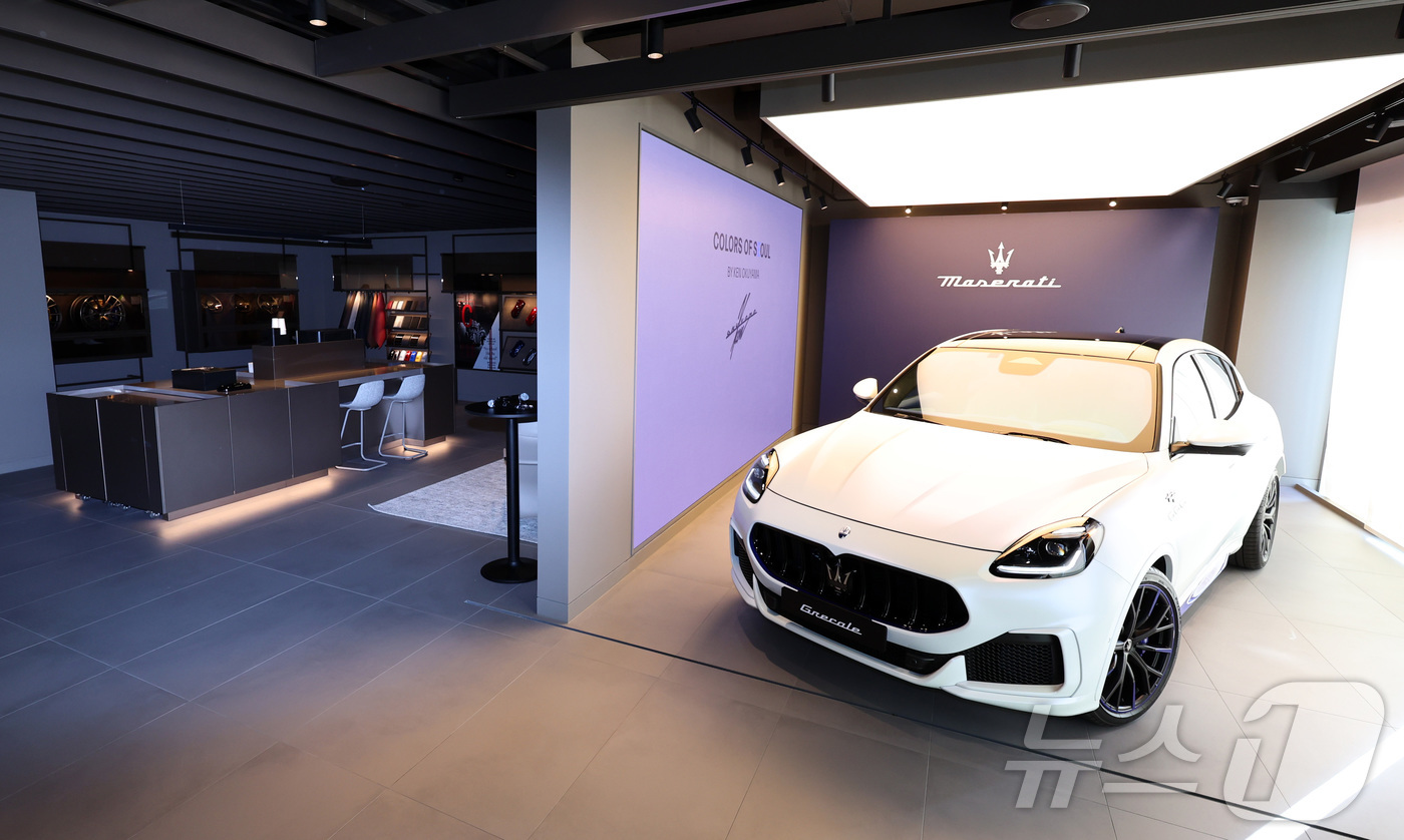 (서울=뉴스1) 구윤성 기자 = 4일 오전 서울 도산대로 마세라티 강남 전시장에서 그레칼레(Grecale) 트로페오 스페셜 에디션 ‘컬러즈 오브 서울(Colors of Seoul) …