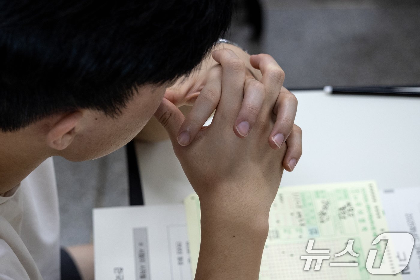 본문 이미지 - 4일 서울 양천구 신목고등학교에서 열린 '2025학년도 대학수학능력시험 9월 모의평가'에 앞서 수험생들이 시험준비를 하고 있다. 2024.9.4/뉴스1 ⓒ News1 사진공동취재단